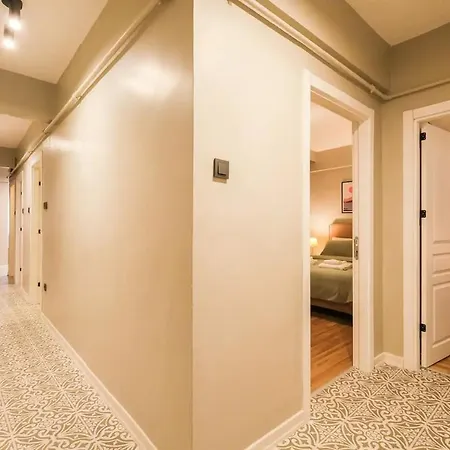 Modern 3br Location In Kadikoy Lägenhet